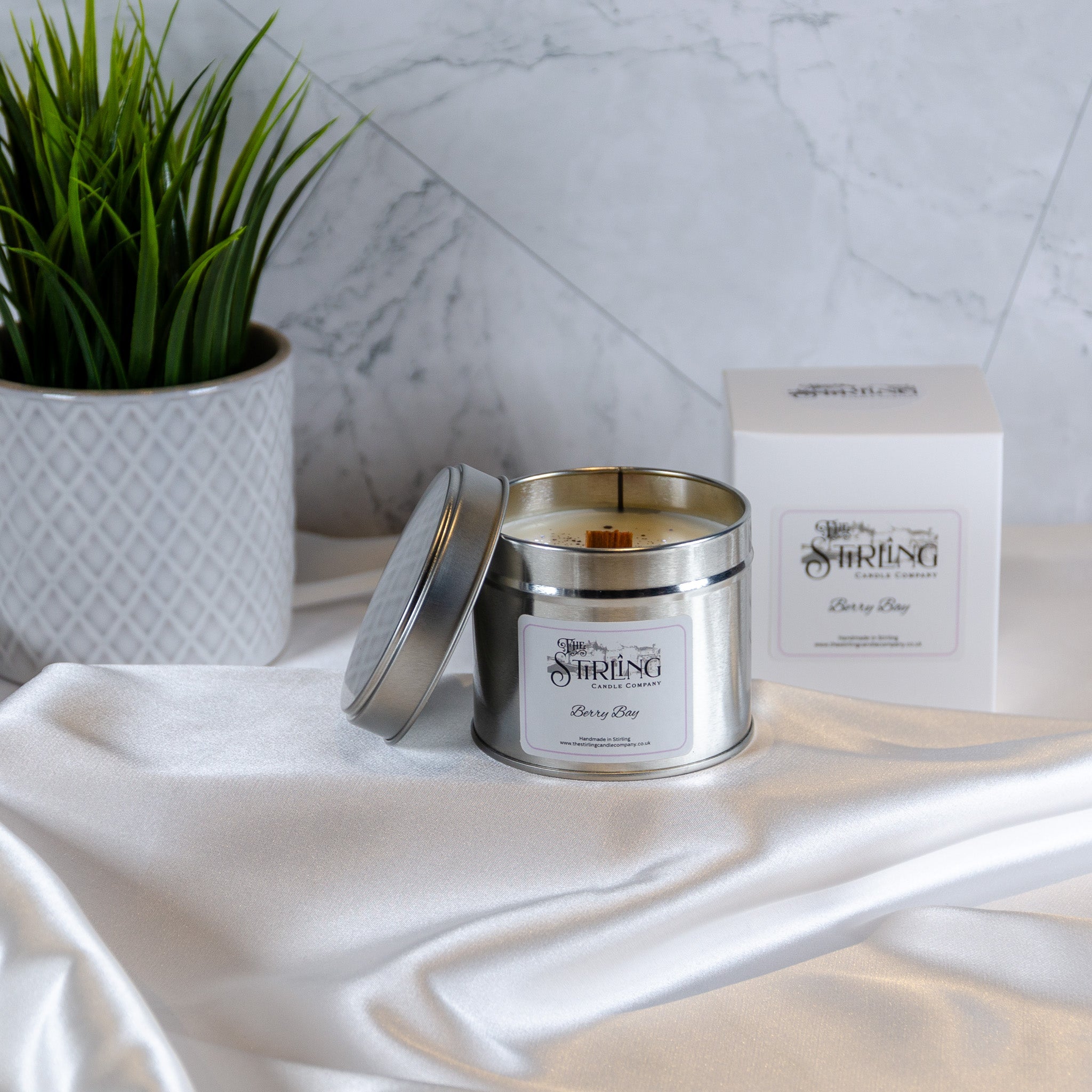 Berry Bay - Bougie de voyage en étain - Mèche en bois