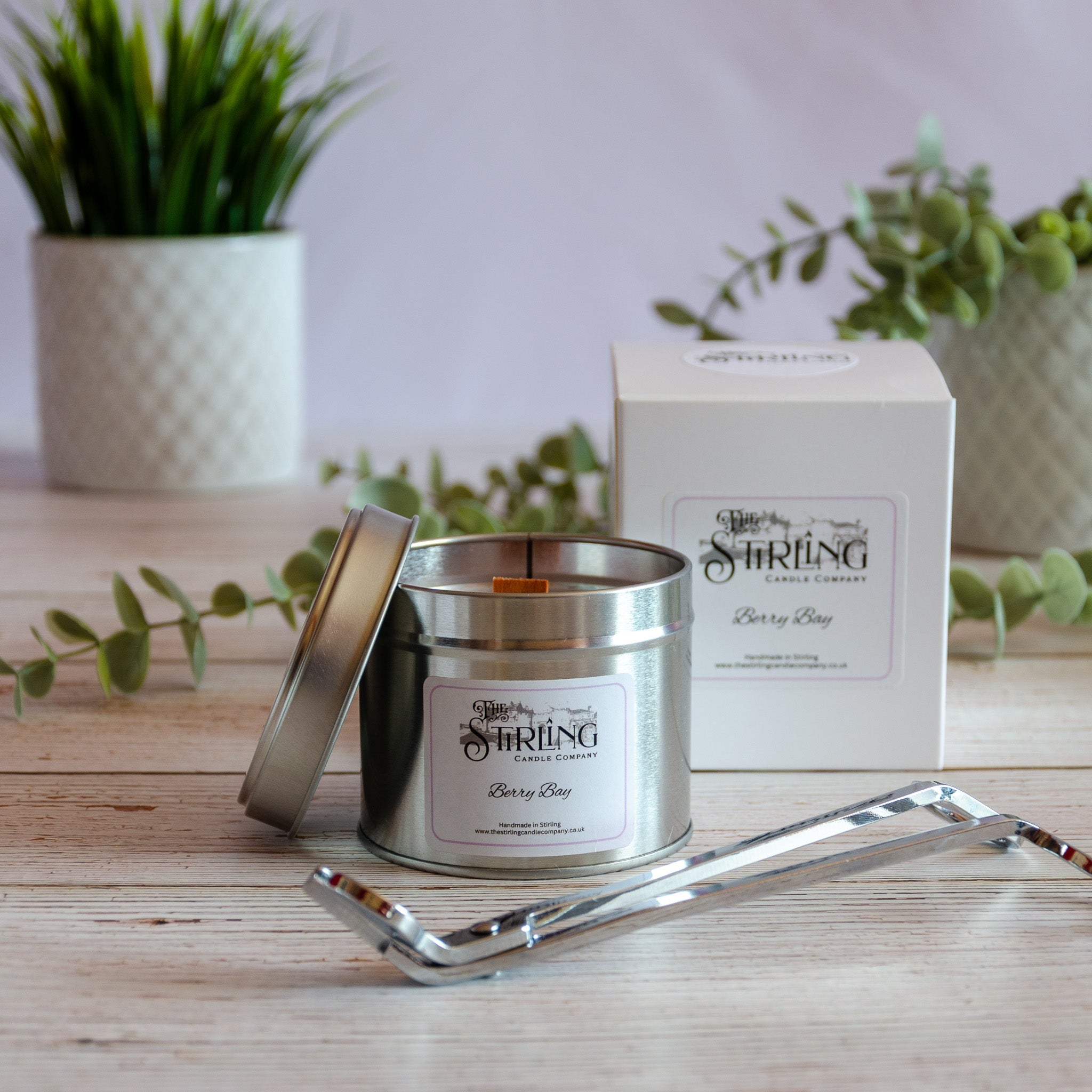 Berry Bay - Bougie de voyage en étain - Mèche en bois