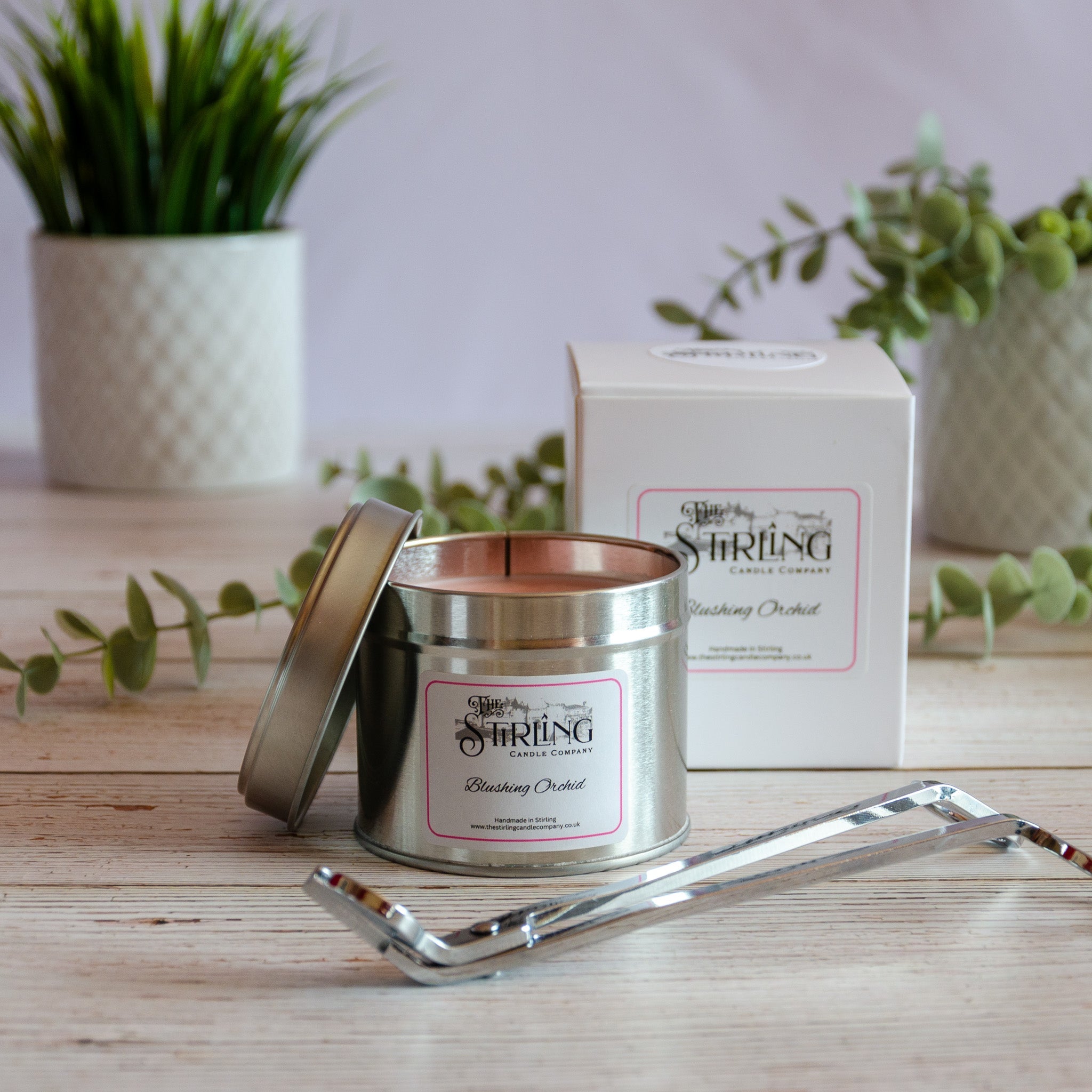 Orchidée Rougissante - Bougie de Voyage en Boîte - Mèche en Bois