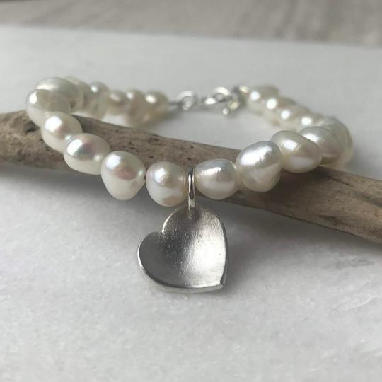 Bracelet cœur en perles crème | Bijoux Lindsay McDowall