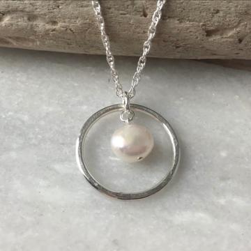 Cream Pearl Hoop Necklace