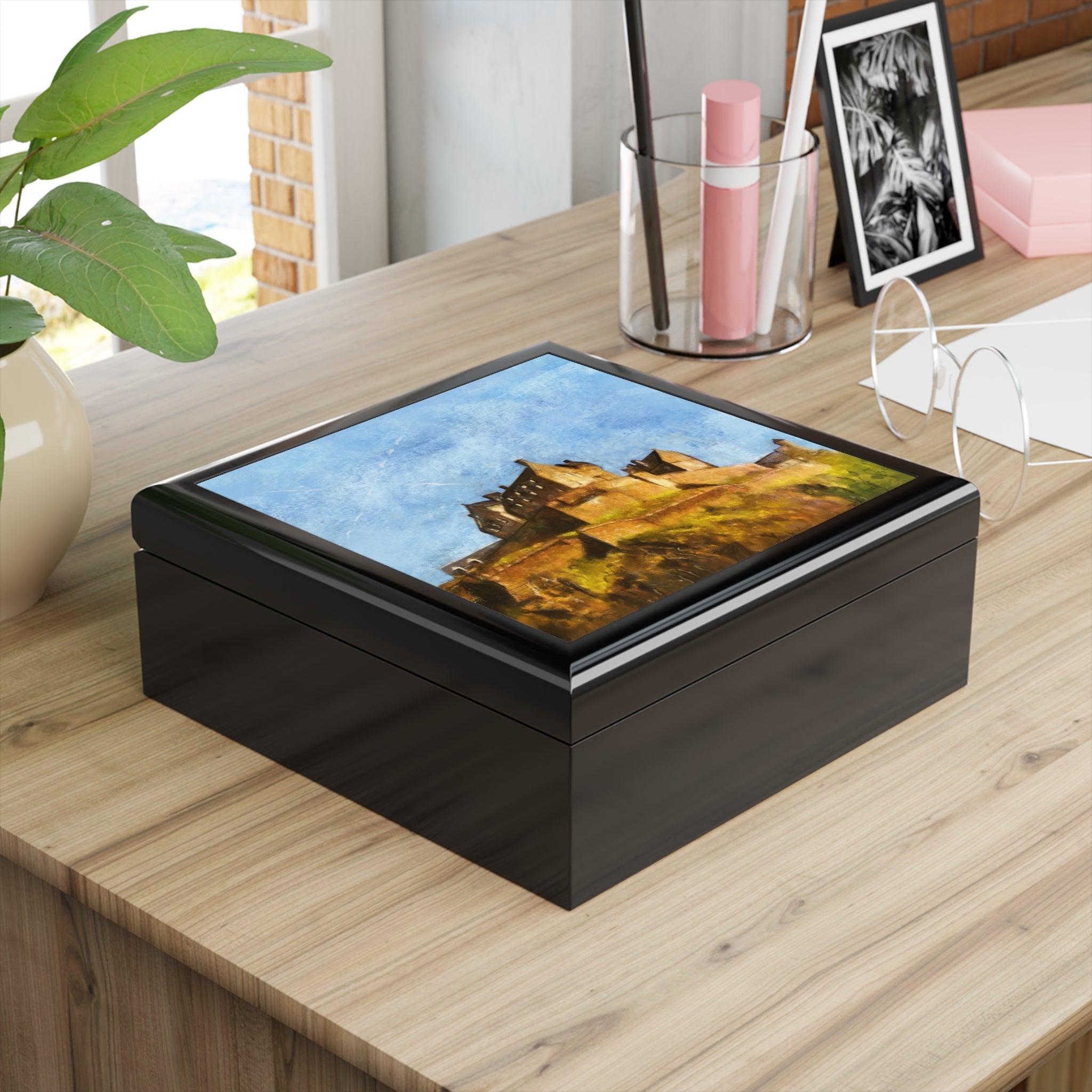 Black glossy Edinburgh Castle jewellery box with castle print lid