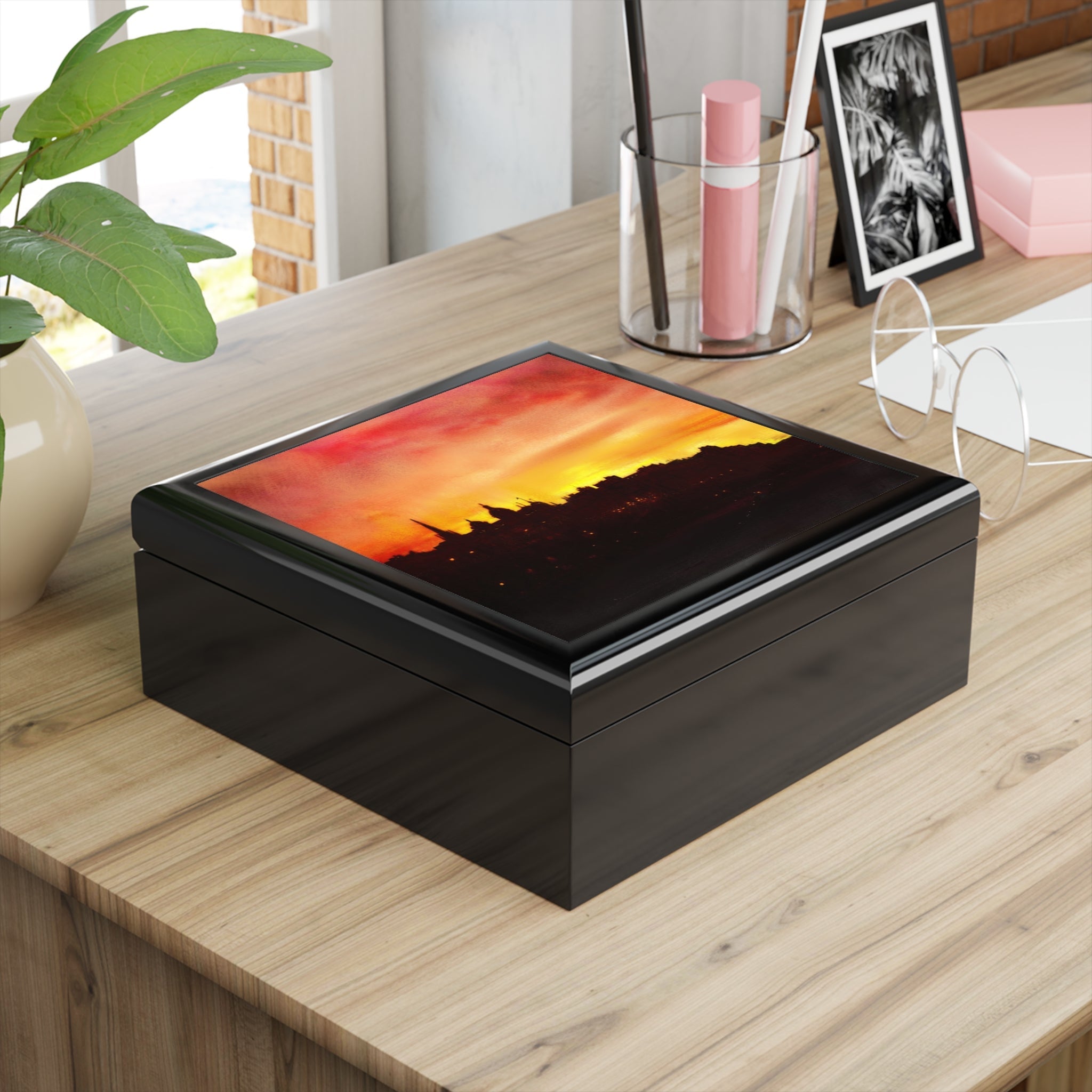 Edinburgh Sunset jewelry box with glossy black finish and vibrant lid print