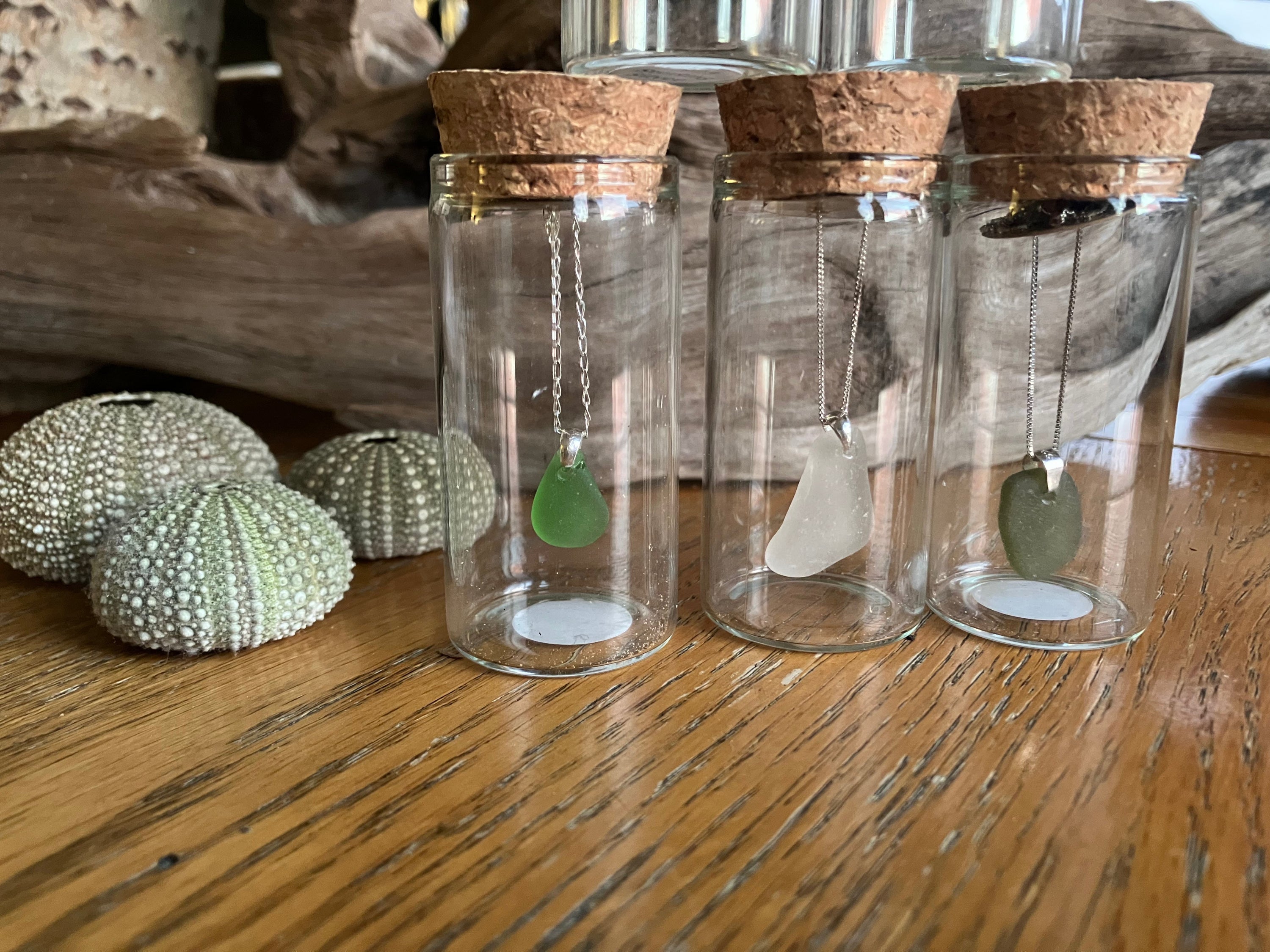 Three Seaglass Mermaids Tears 925 necklaces in green-white pendants