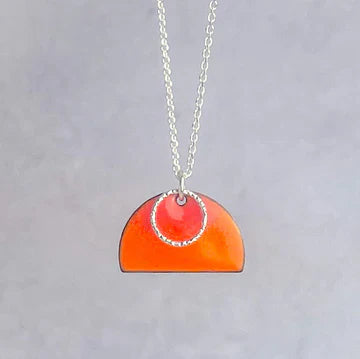 Collier de tulipes orange coucher de soleil