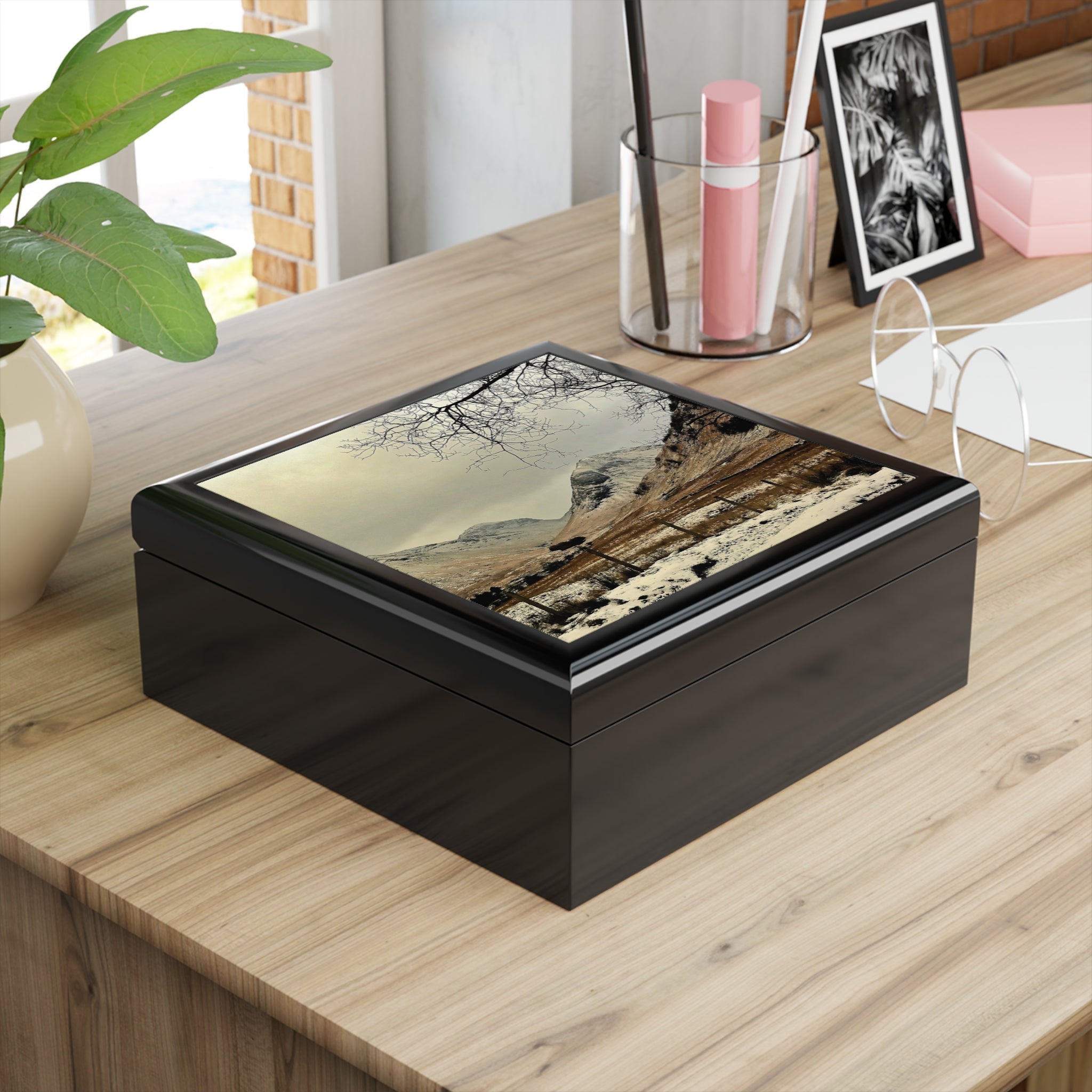 Black lacquer jewelry box with glass top and Glencoe nature scene