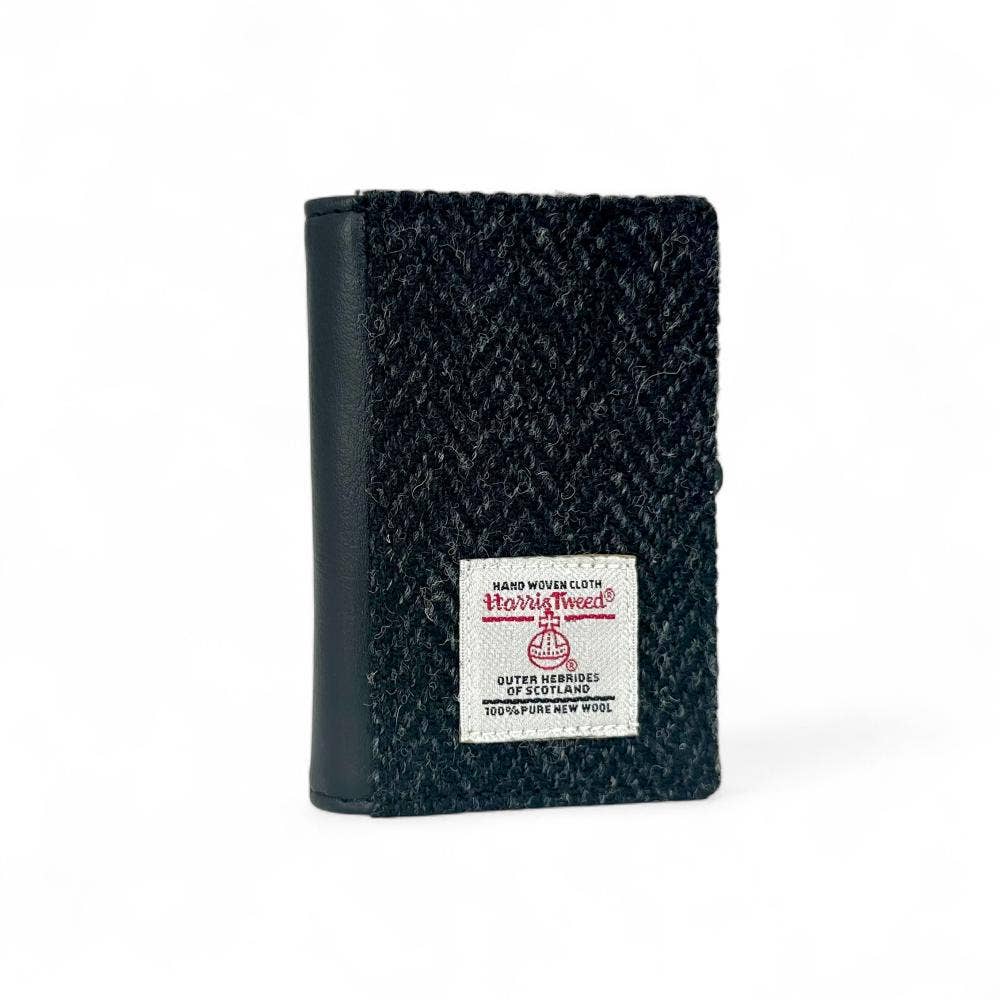 Portefeuille Harris Tweed RFID à ouverture automatique pour cartes, coloris chevrons anthracite.