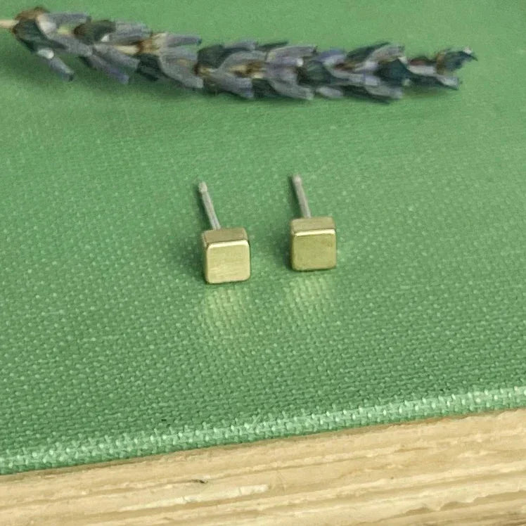 Gold-toned brass cube stud earrings by Lindsay Mcdowall Jewellery