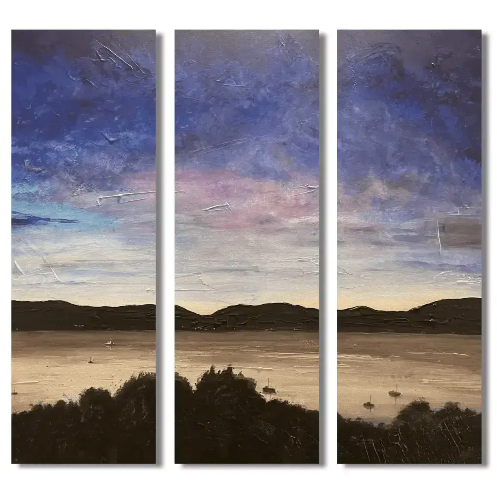 Triptyque écossais paysage abstrait avec un coucher de soleil serein sur les collines