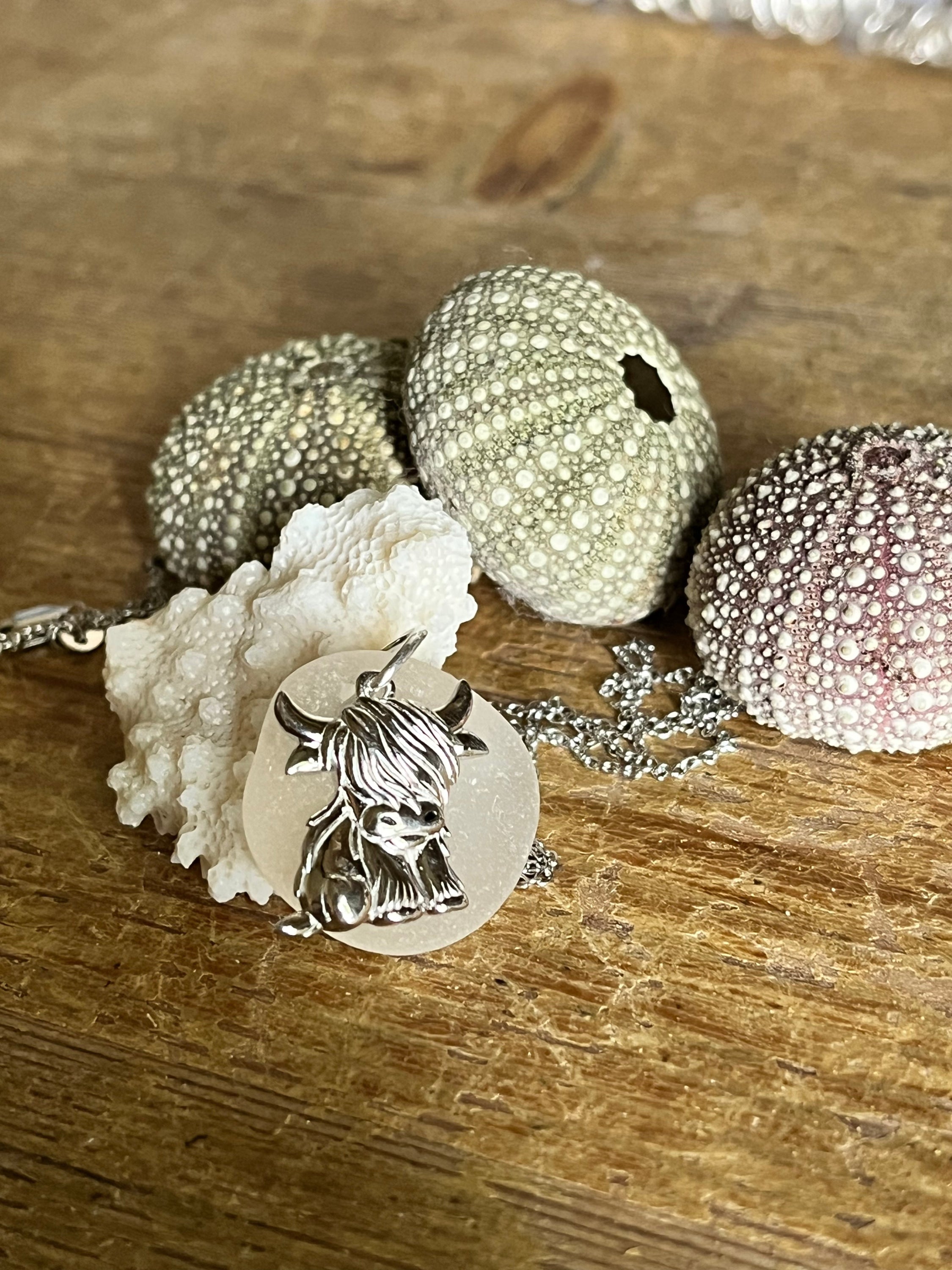 Silver highland cow 925 pendant on delicate chain, frosted backdrop