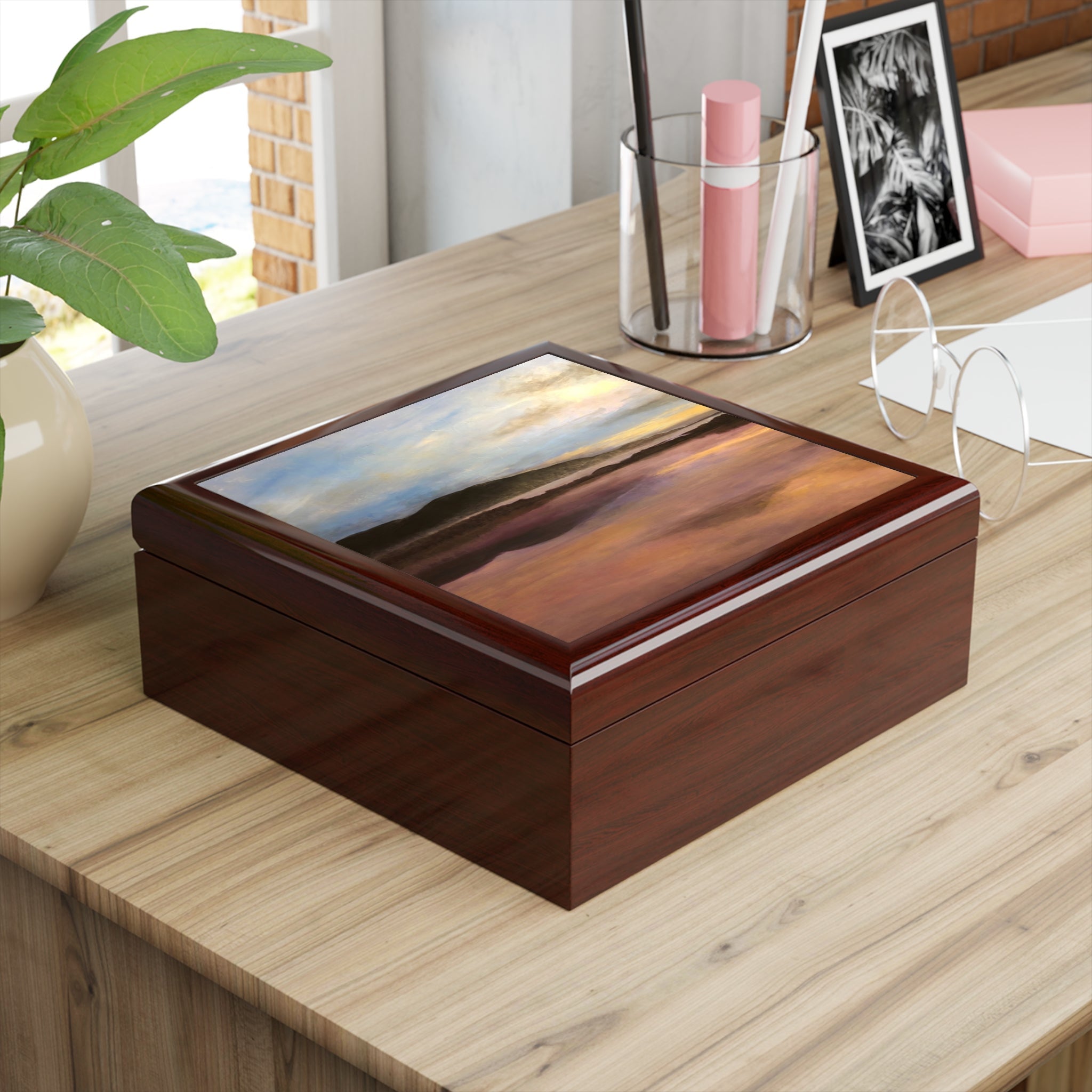 Loch Garten Dawn art jewellery box with brown wood and glass top