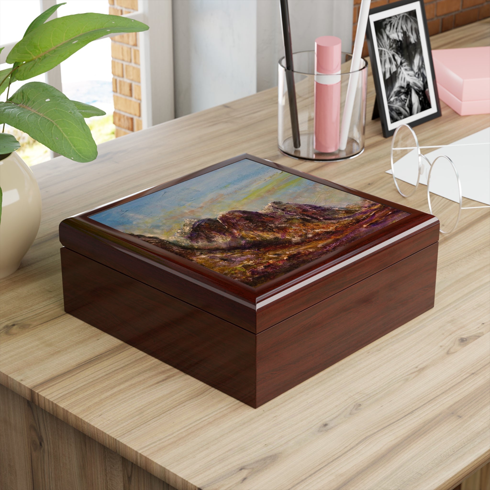 Three Sisters Of Glencoe beach-themed wooden jewelry box