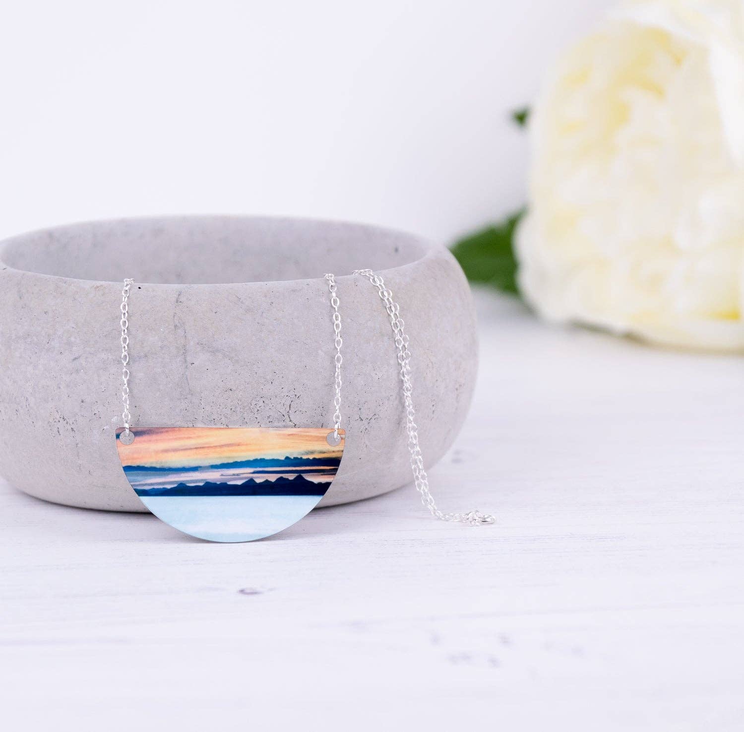 Collier en aluminium et argent des Îles de l'Ouest, de Trotternish, sur l'île de Skye